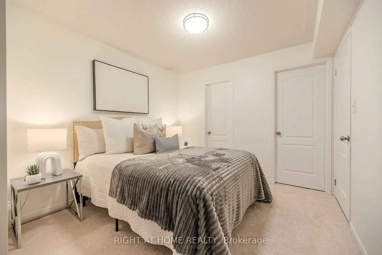 2464, Post, 1015 - RO River Oaks, Oakville