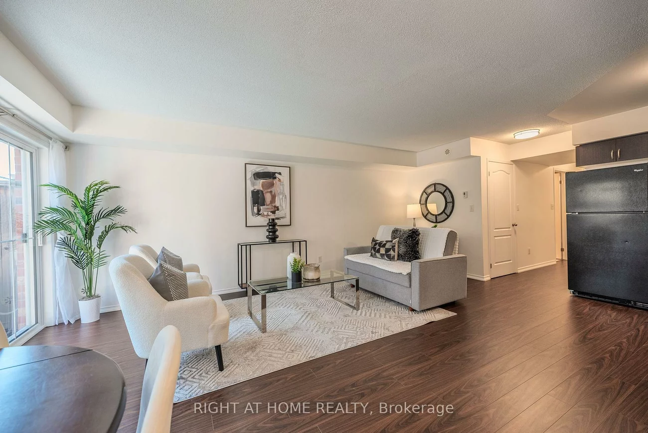 2464, Post, 1015 - RO River Oaks, Oakville