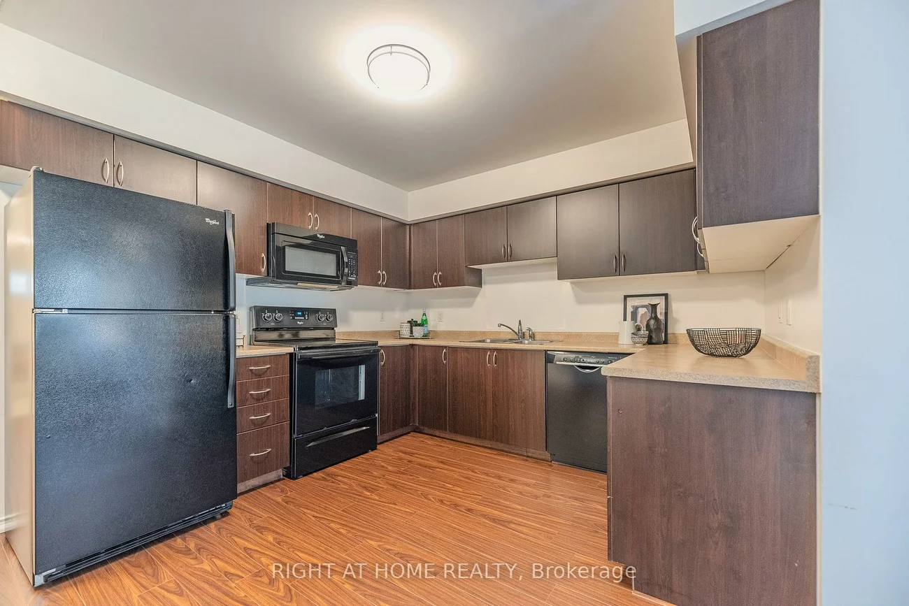 2464, Post, 1015 - RO River Oaks, Oakville