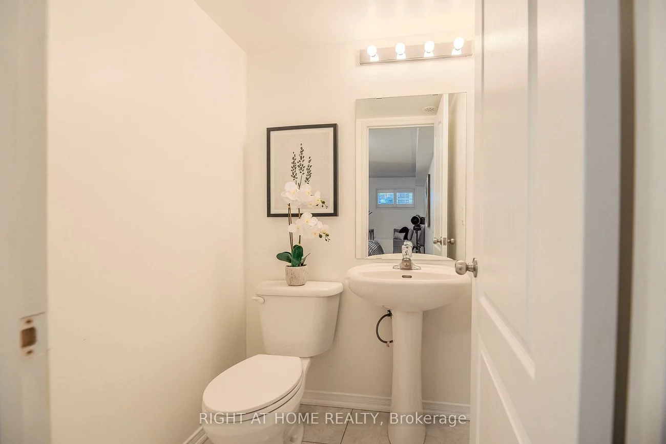 2464, Post, 1015 - RO River Oaks, Oakville