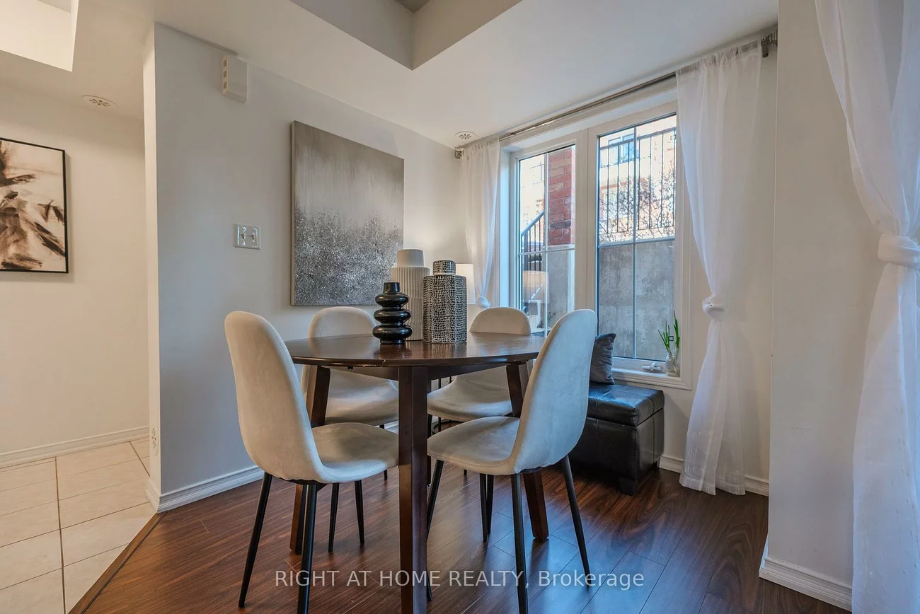 2464, Post, 1015 - RO River Oaks, Oakville