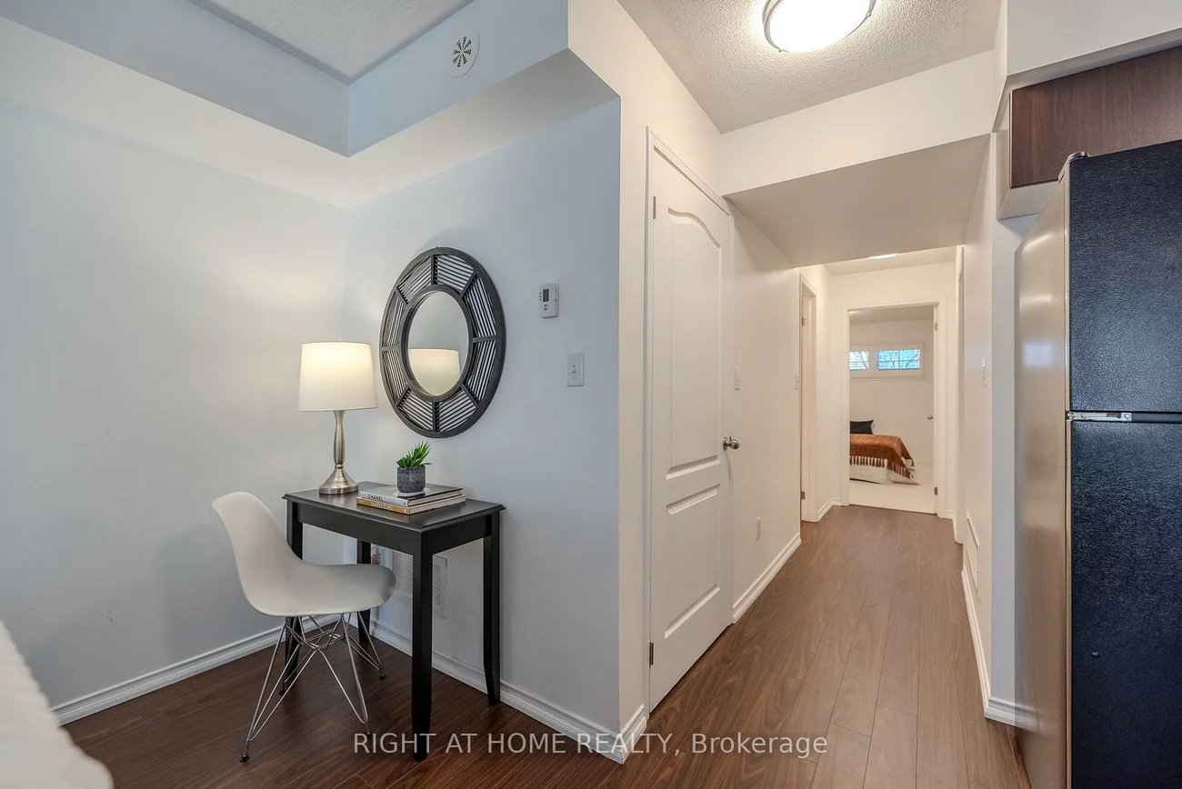 2464, Post, 1015 - RO River Oaks, Oakville