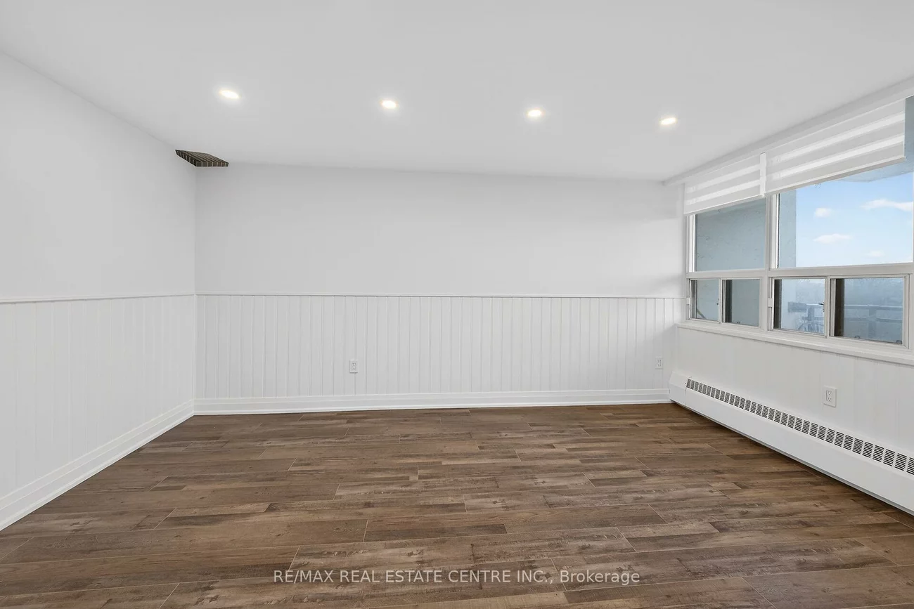 212, Kerr, 1002 - CO Central, Oakville