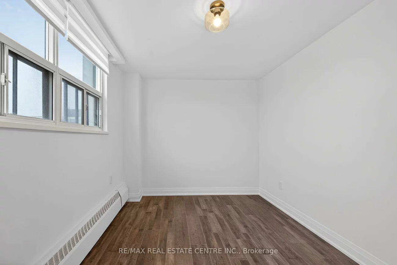 212, Kerr, 1002 - CO Central, Oakville