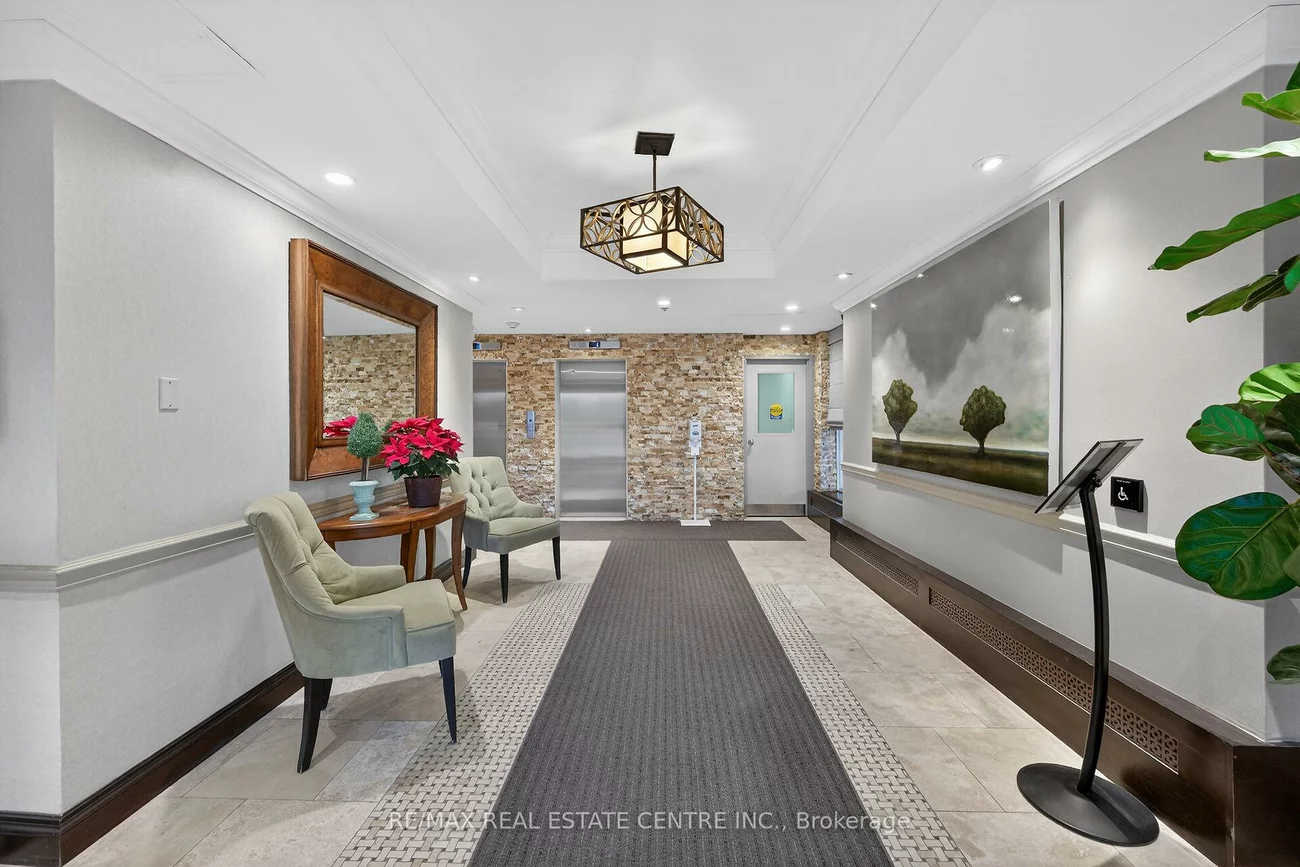 212, Kerr, 1002 - CO Central, Oakville