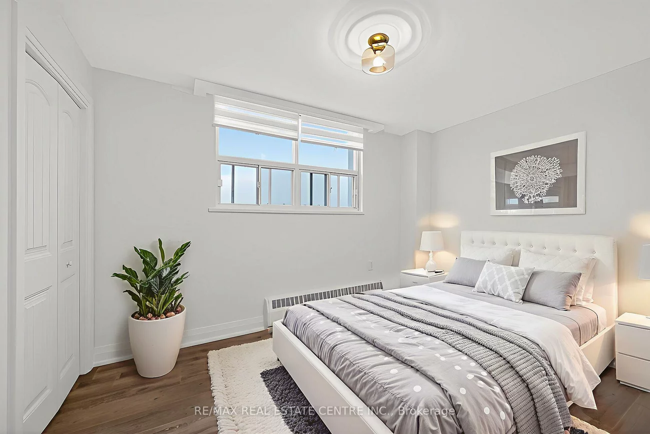 212, Kerr, 1002 - CO Central, Oakville