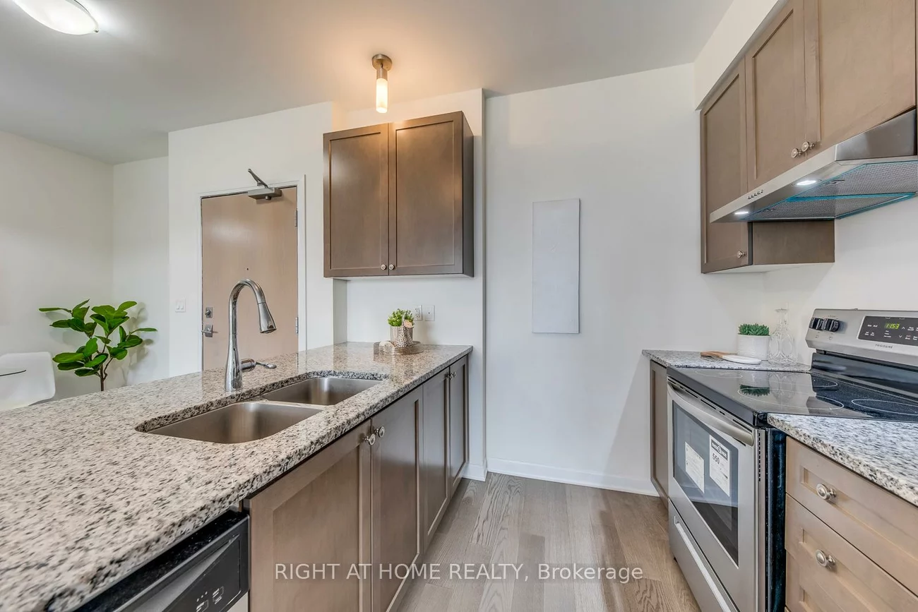 3028, Creekshore, 1005 - FA Falgarwood, Oakville
