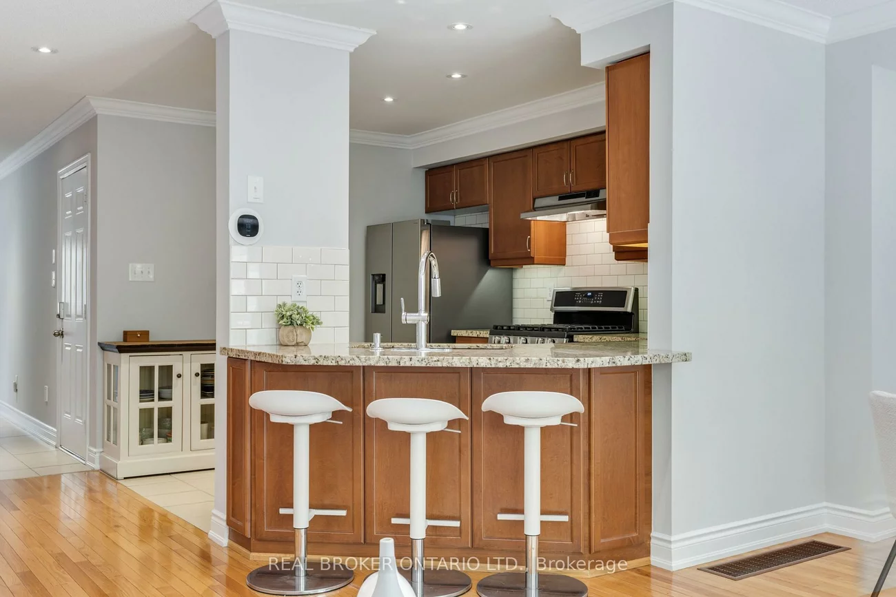 233, Duskywing, 1001 - BR Bronte, Oakville