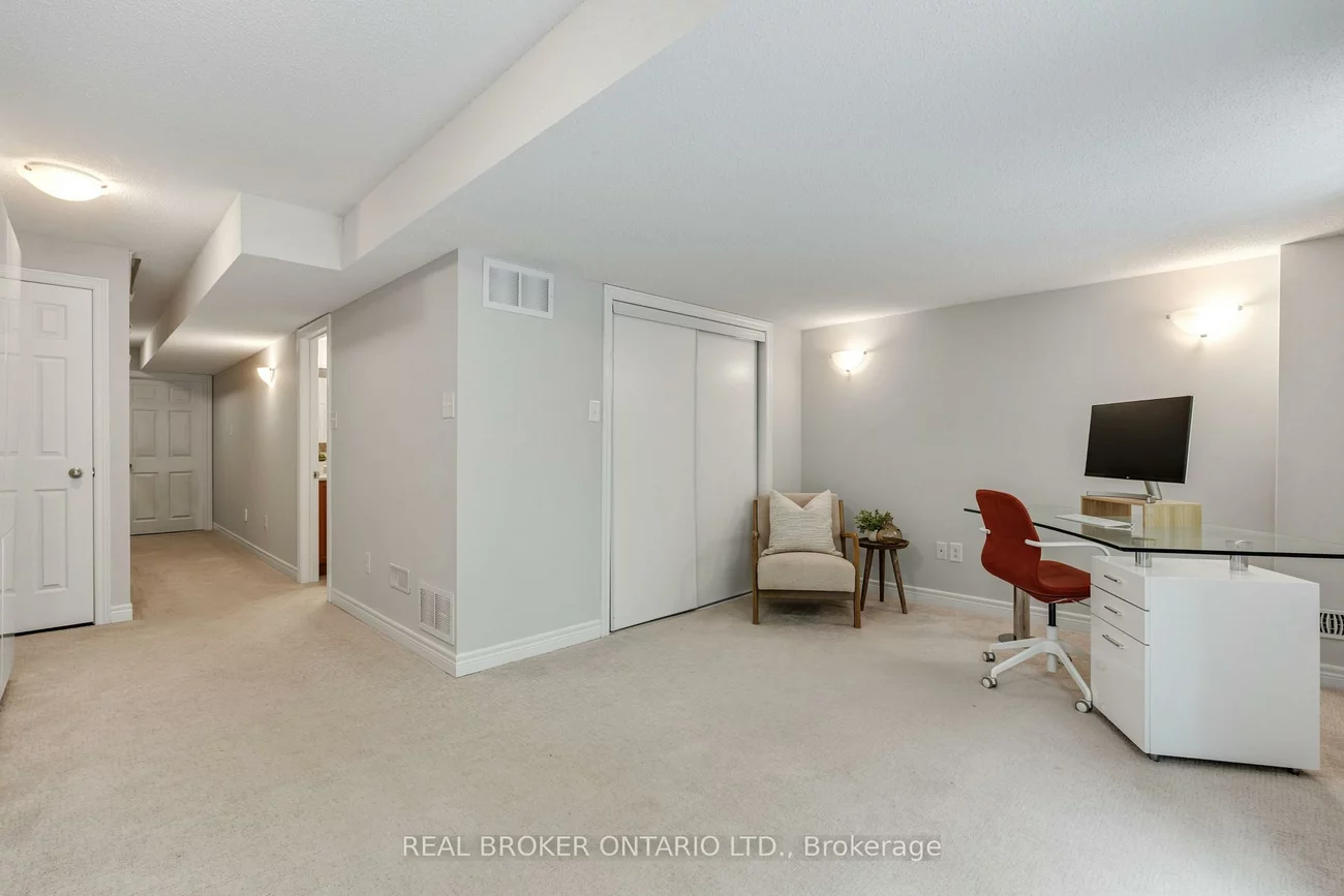 233, Duskywing, 1001 - BR Bronte, Oakville