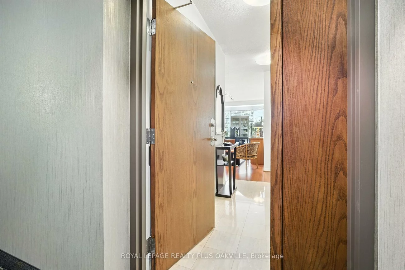2511, Lakeshore, 1001 - BR Bronte, Oakville
