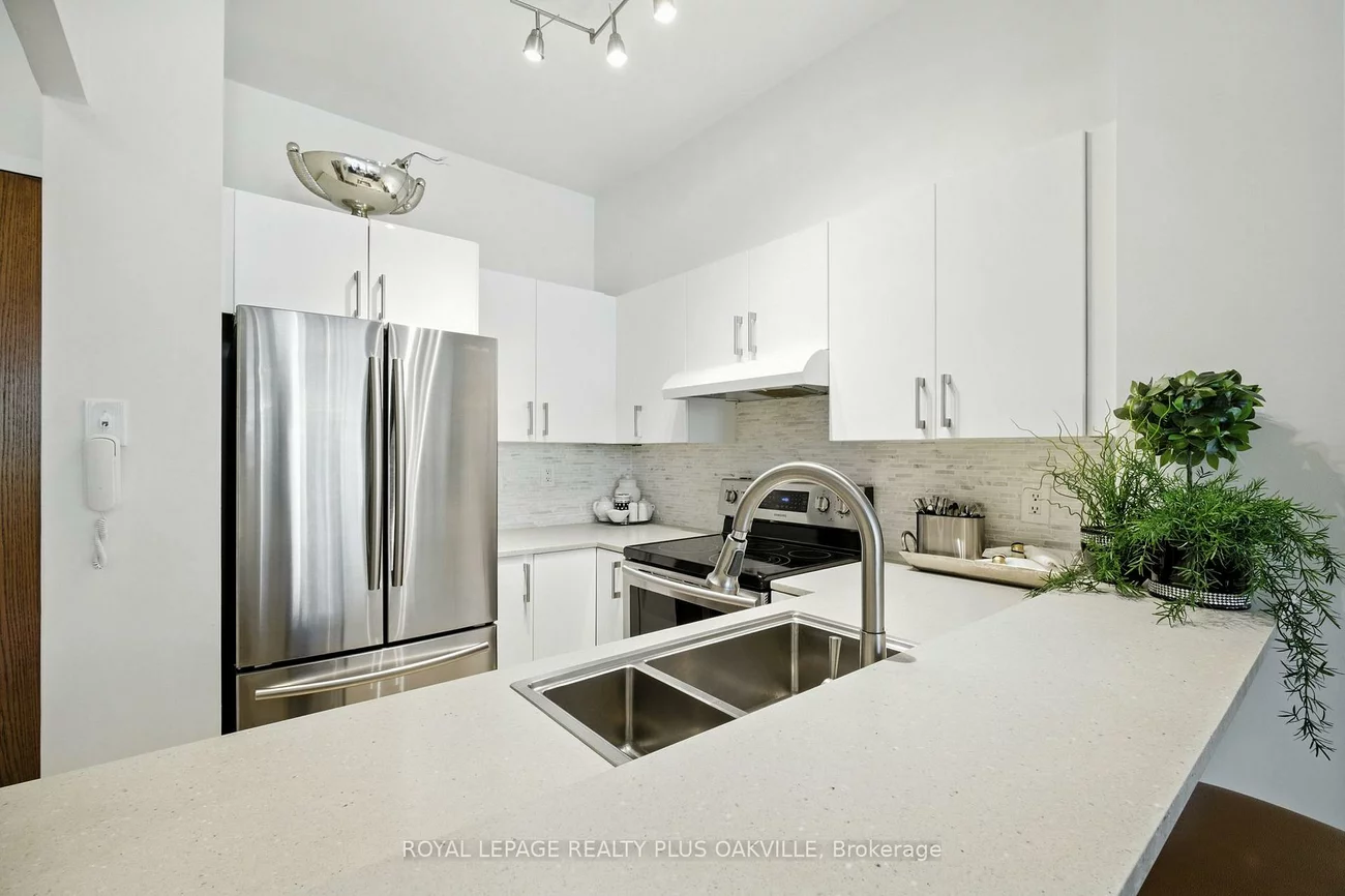 2511, Lakeshore, 1001 - BR Bronte, Oakville