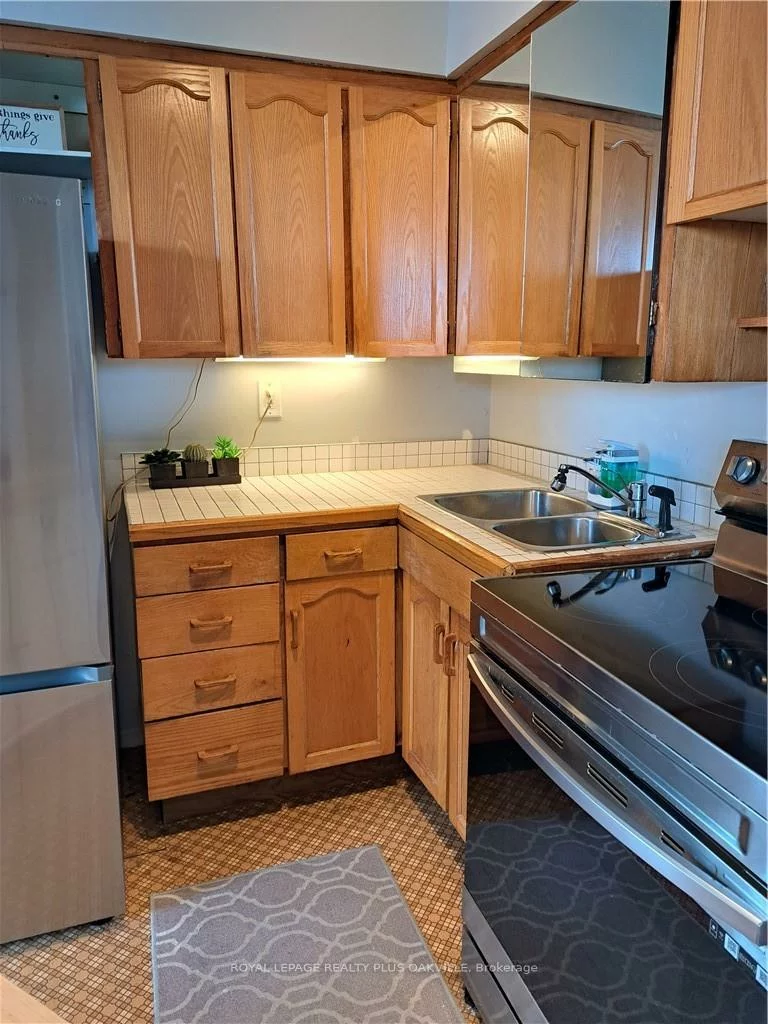 212, Kerr, 1002 - CO Central, Oakville