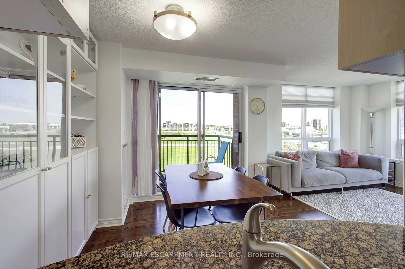 2379, Central Park, 1015 - RO River Oaks, Oakville