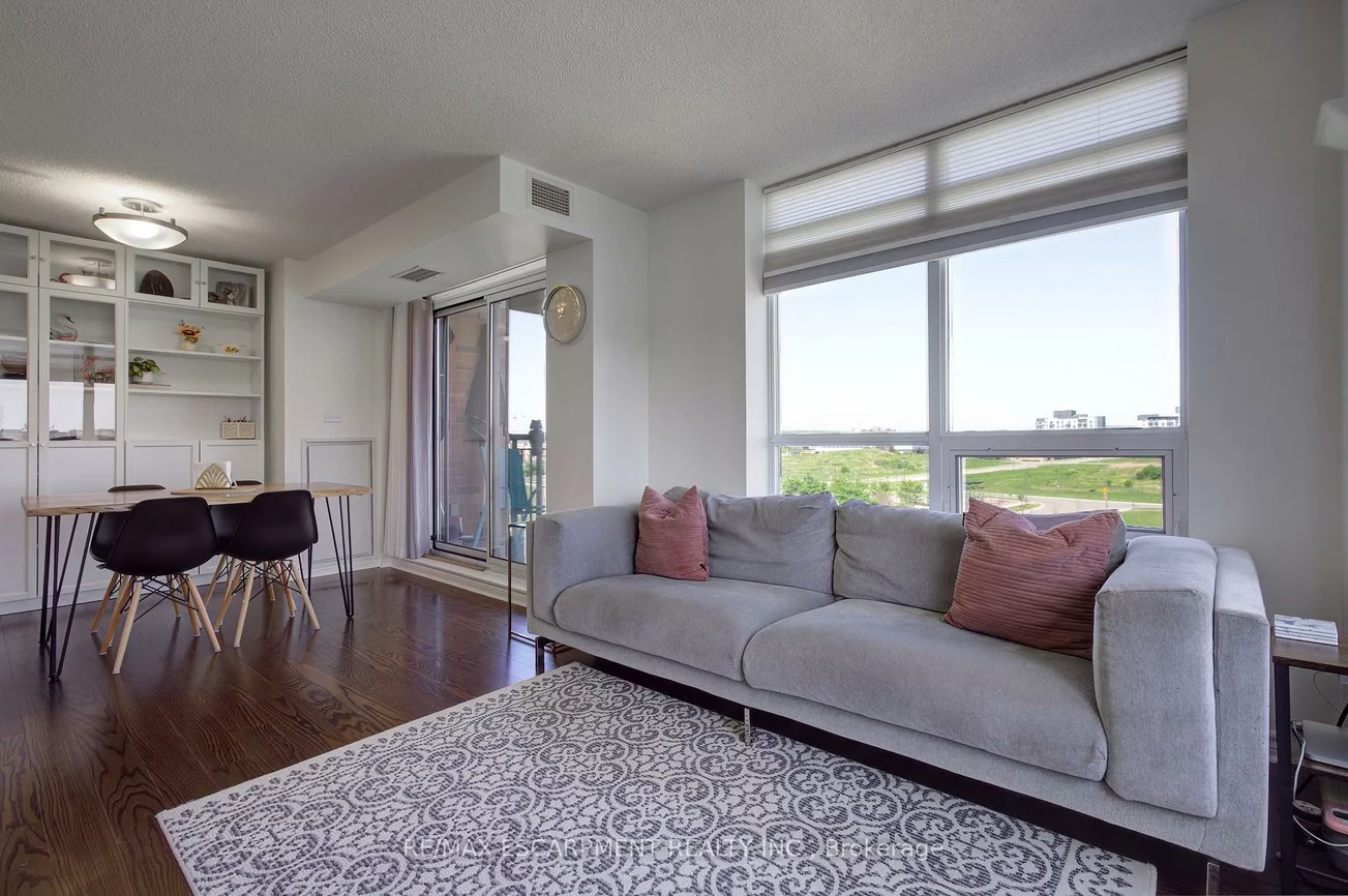 2379, Central Park, 1015 - RO River Oaks, Oakville