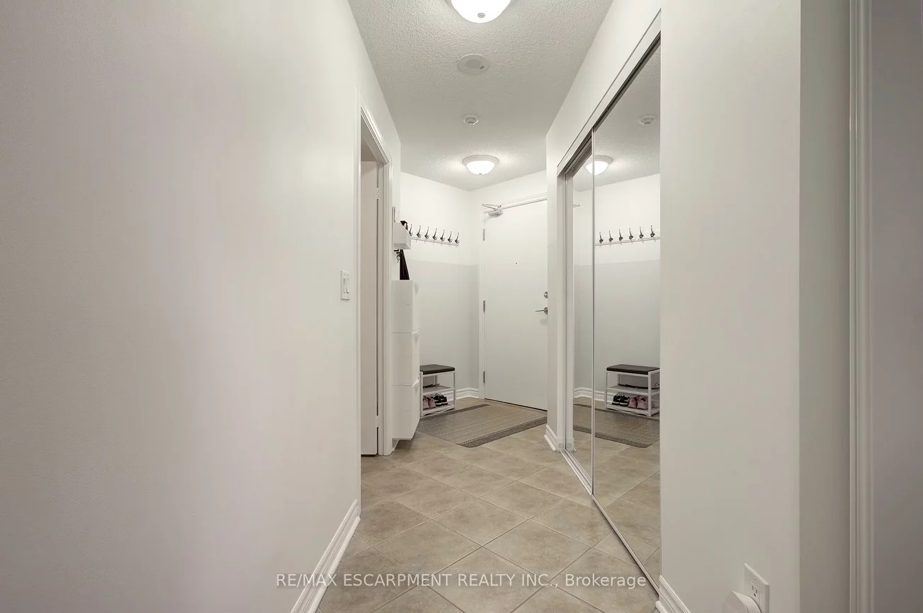 2379, Central Park, 1015 - RO River Oaks, Oakville