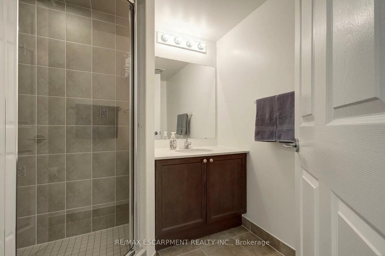 2379, Central Park, 1015 - RO River Oaks, Oakville