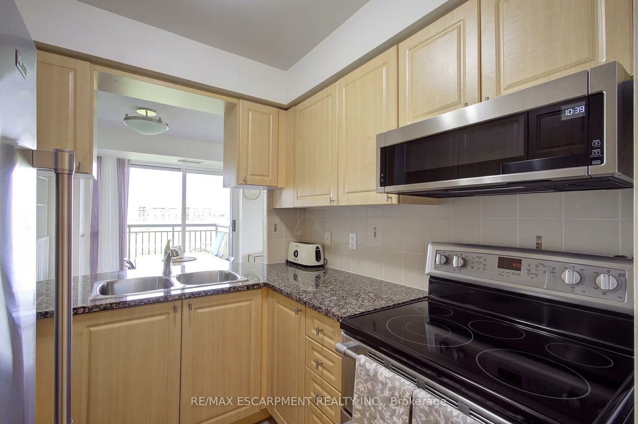 2379, Central Park, 1015 - RO River Oaks, Oakville