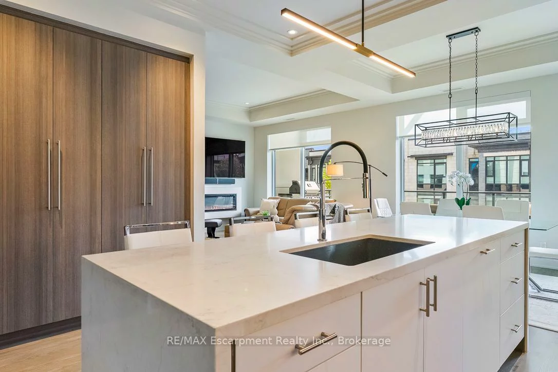 123, Maurice, 1002 - CO Central, Oakville