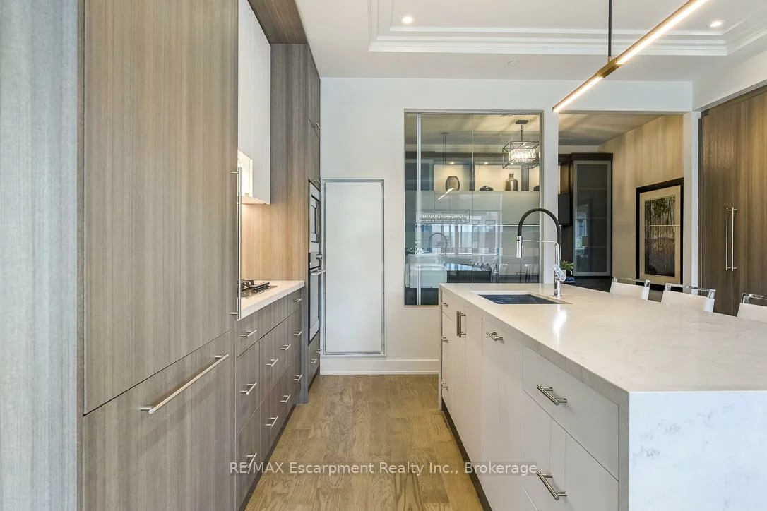 123, Maurice, 1002 - CO Central, Oakville