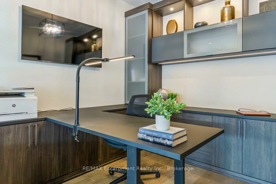 123, Maurice, 1002 - CO Central, Oakville