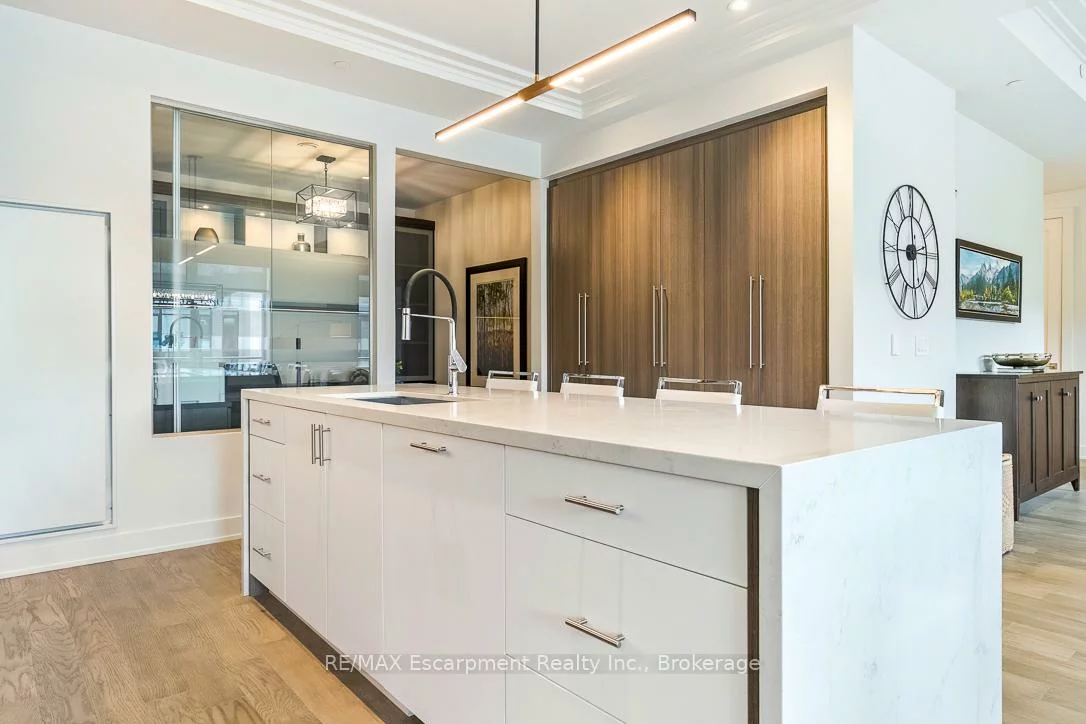 123, Maurice, 1002 - CO Central, Oakville