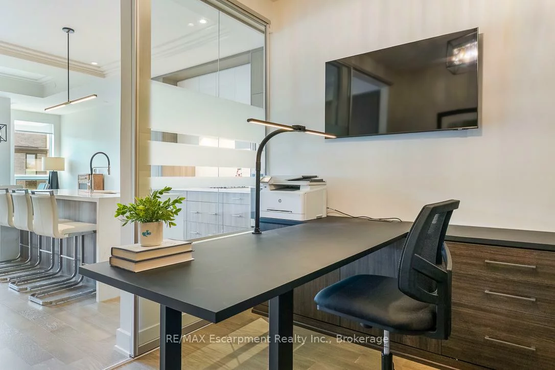 123, Maurice, 1002 - CO Central, Oakville