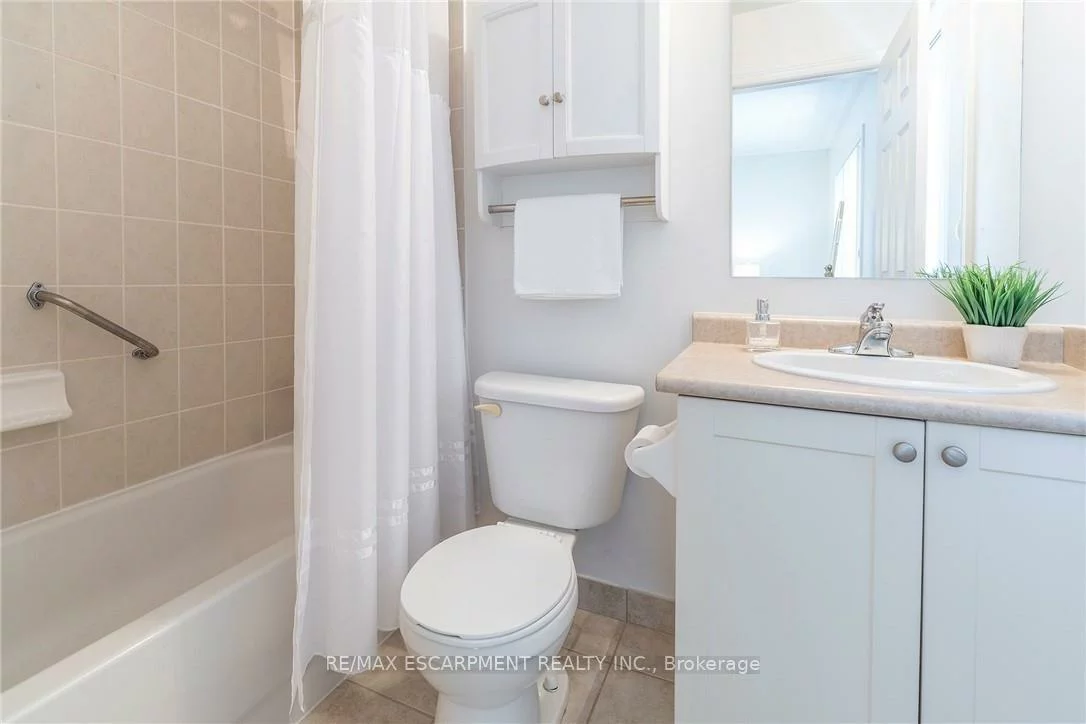 233, Duskywing, 1001 - BR Bronte, Oakville