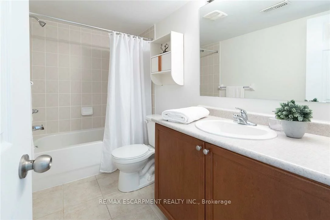 233, Duskywing, 1001 - BR Bronte, Oakville