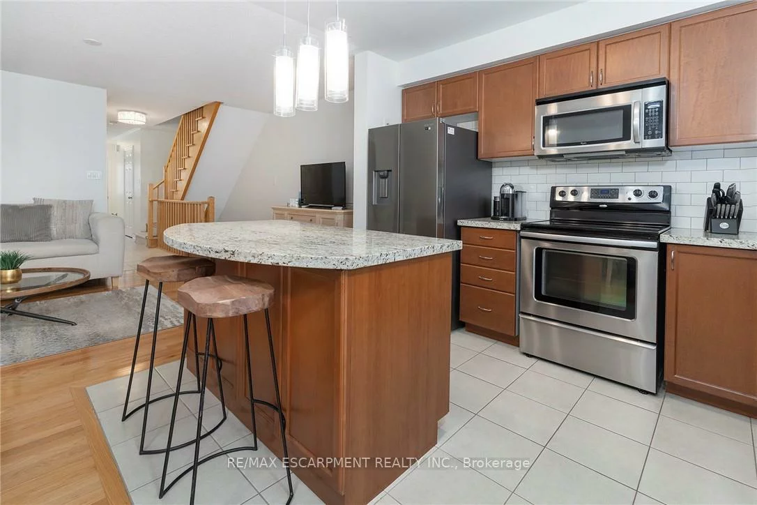 233, Duskywing, 1001 - BR Bronte, Oakville