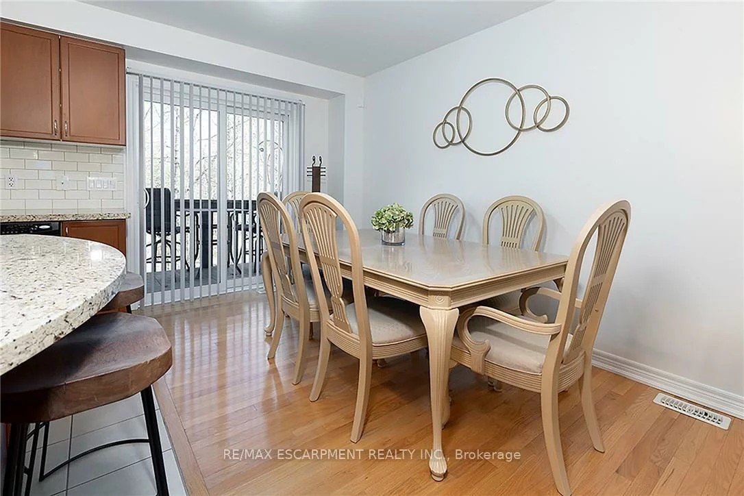 233, Duskywing, 1001 - BR Bronte, Oakville