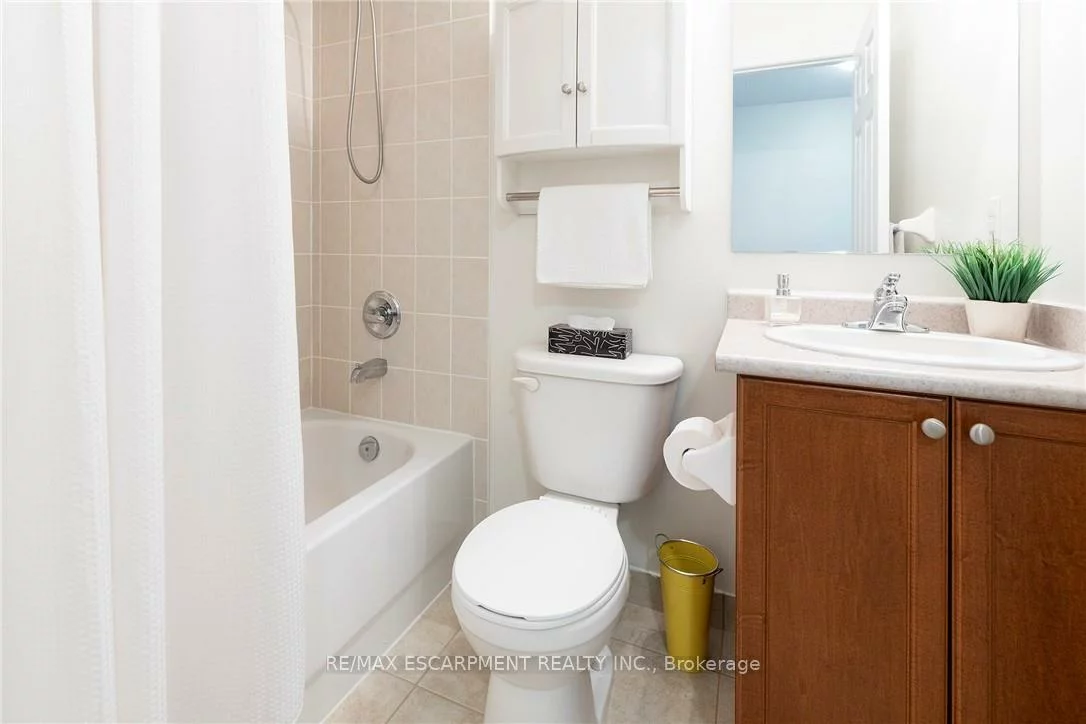 233, Duskywing, 1001 - BR Bronte, Oakville