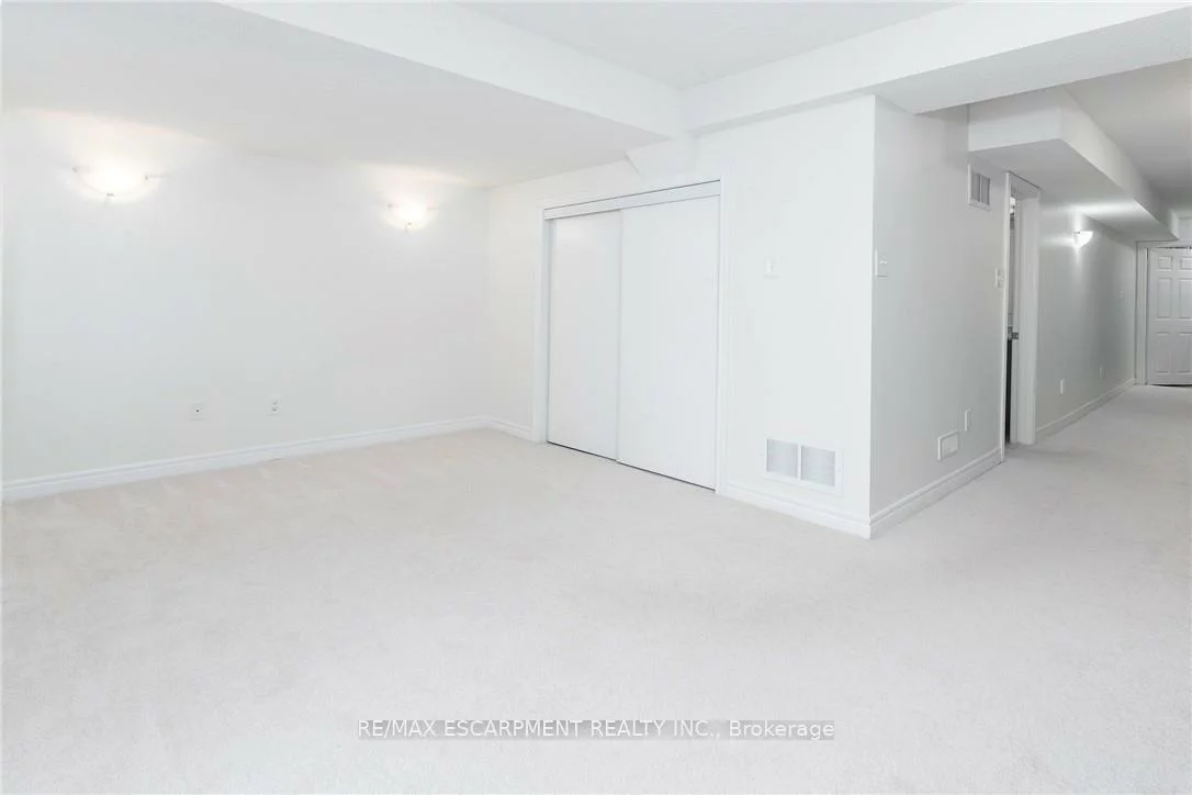 233, Duskywing, 1001 - BR Bronte, Oakville
