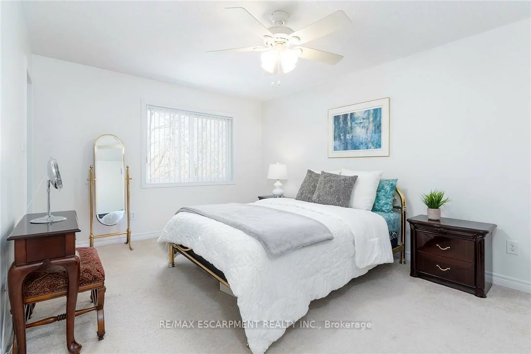 233, Duskywing, 1001 - BR Bronte, Oakville