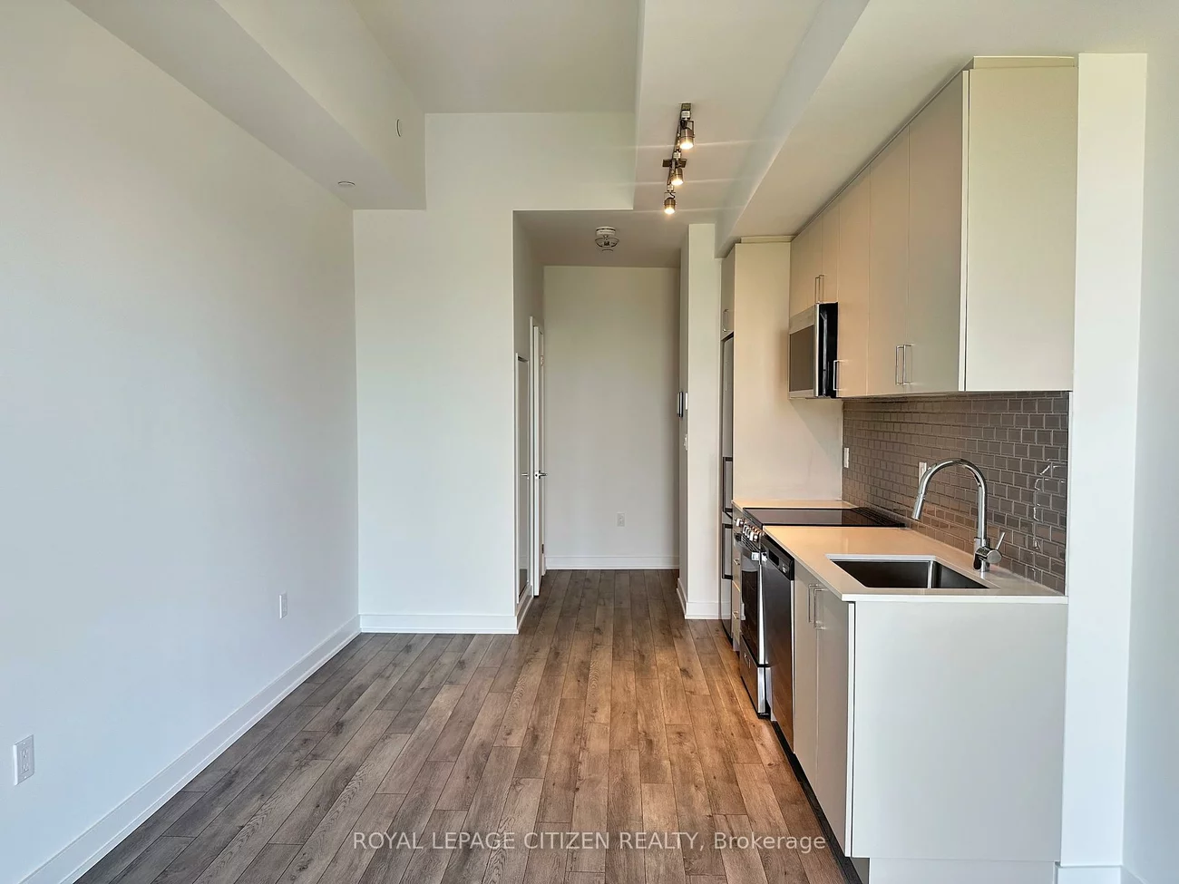 1005, Dundas, 1010 - JM Joshua Meadows, Oakville