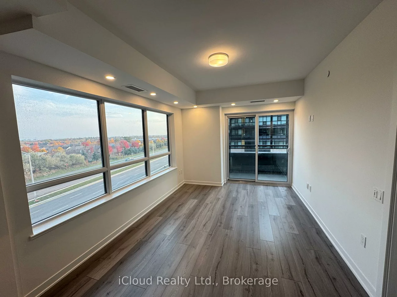395, Dundas, 1008 - GO Glenorchy, Oakville