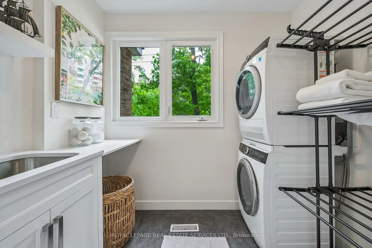 2222, Marine, 1001 - BR Bronte, Oakville
