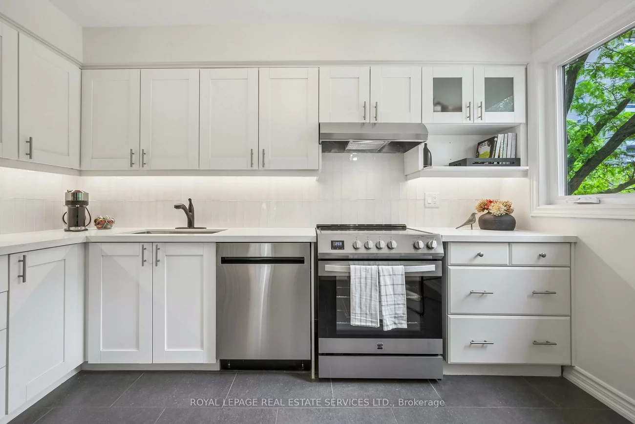 2222, Marine, 1001 - BR Bronte, Oakville