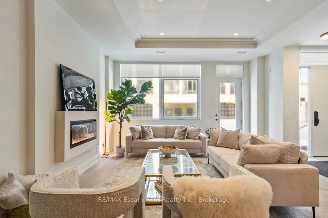 123, Maurice, 1002 - CO Central, Oakville