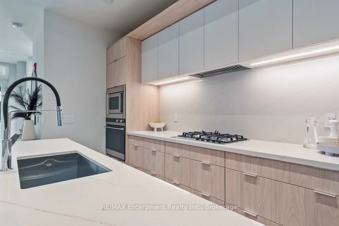 123, Maurice, 1002 - CO Central, Oakville