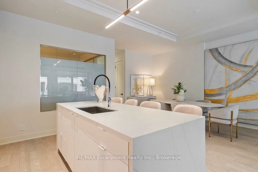 123, Maurice, 1002 - CO Central, Oakville