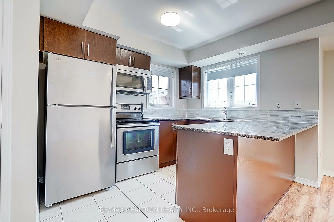 2492, Post, 1015 - RO River Oaks, Oakville