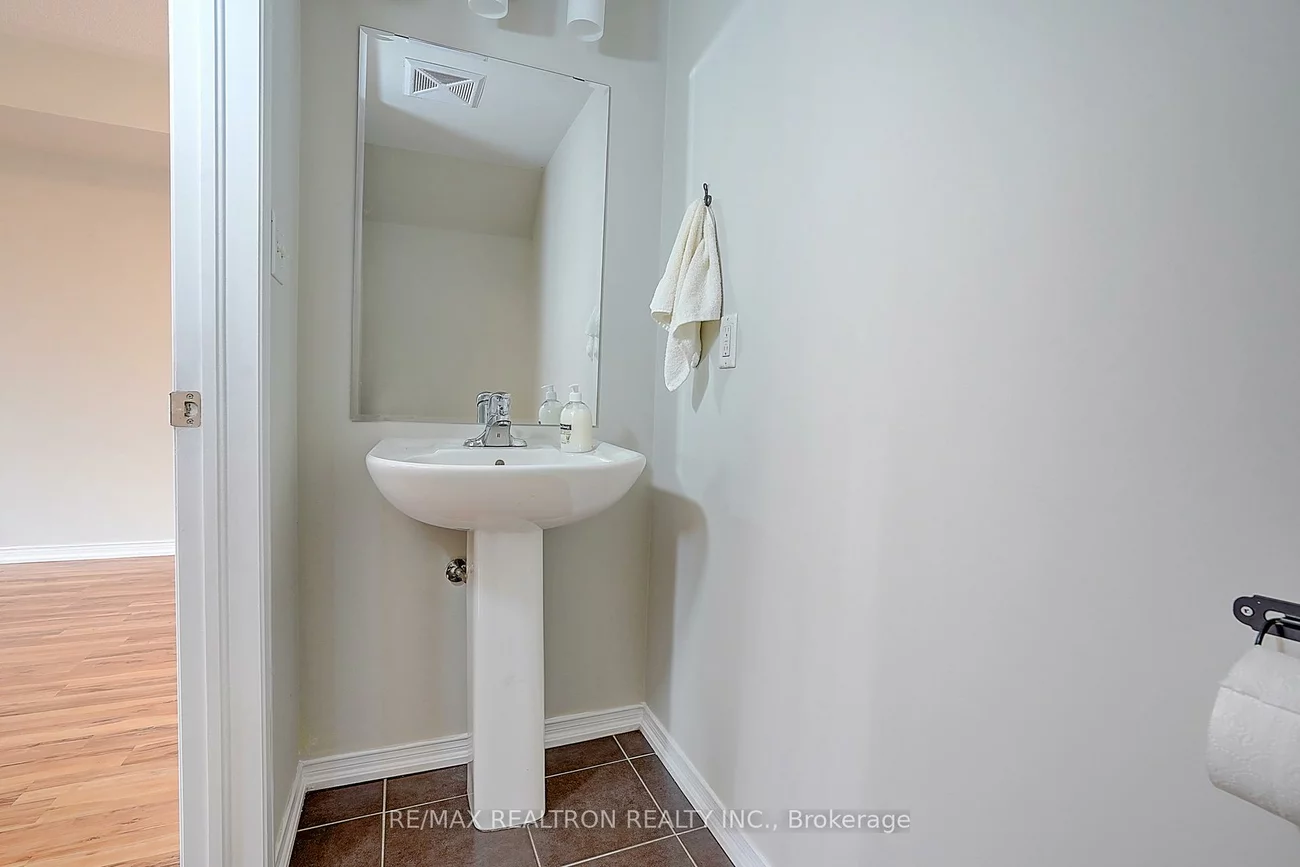 2492, Post, 1015 - RO River Oaks, Oakville