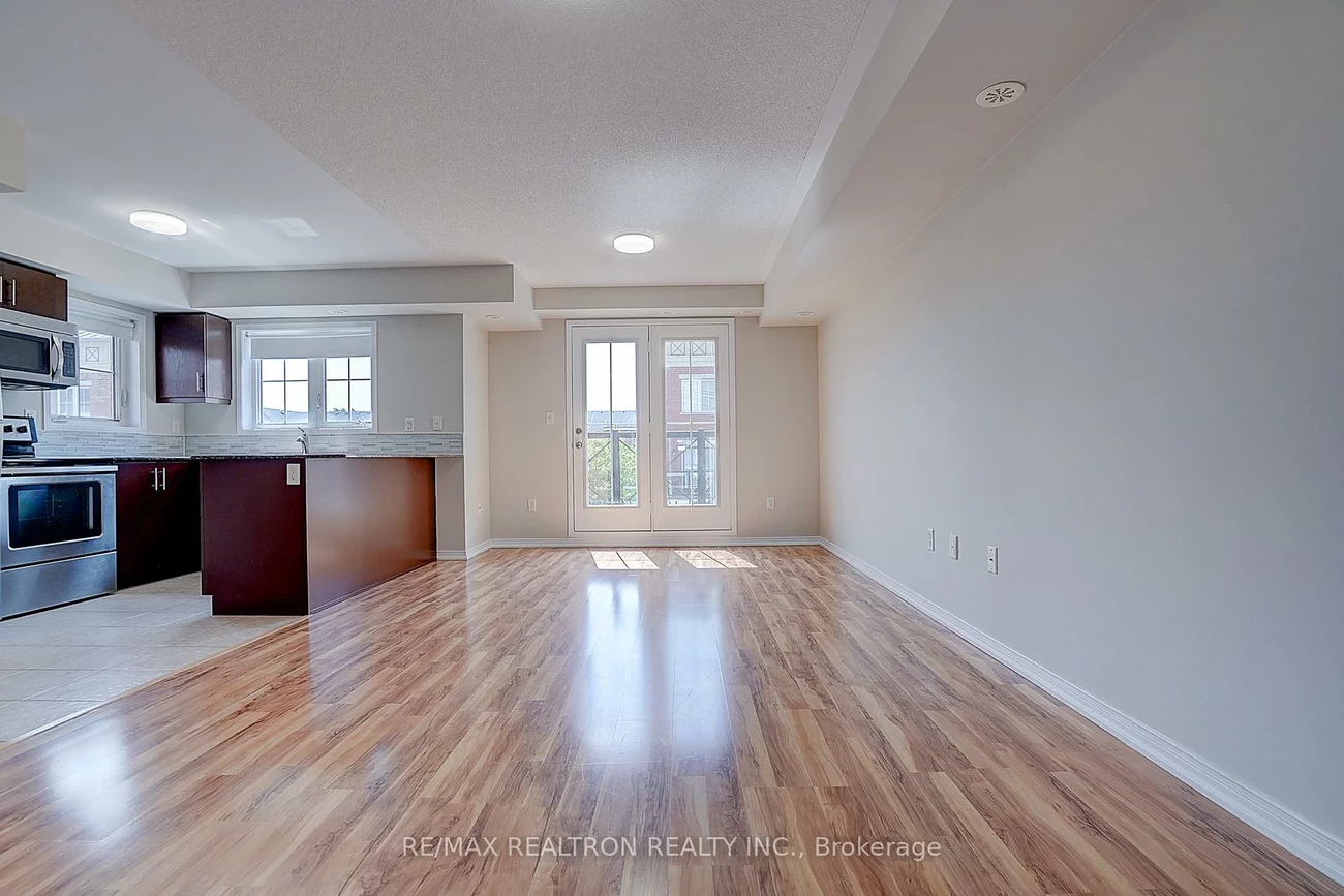 2492, Post, 1015 - RO River Oaks, Oakville