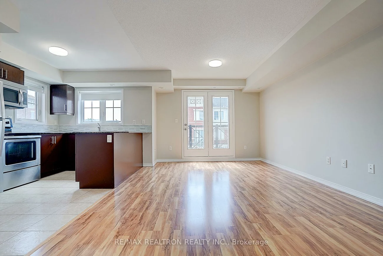2492, Post, 1015 - RO River Oaks, Oakville