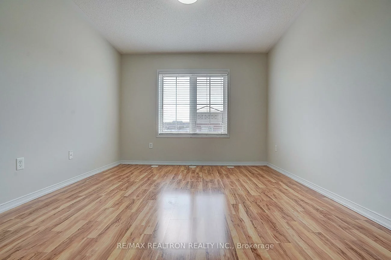 2492, Post, 1015 - RO River Oaks, Oakville