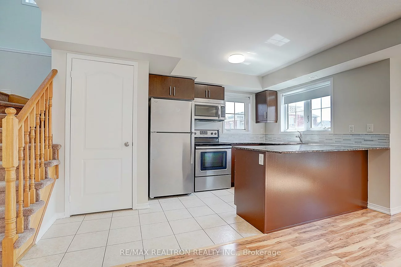 2492, Post, 1015 - RO River Oaks, Oakville