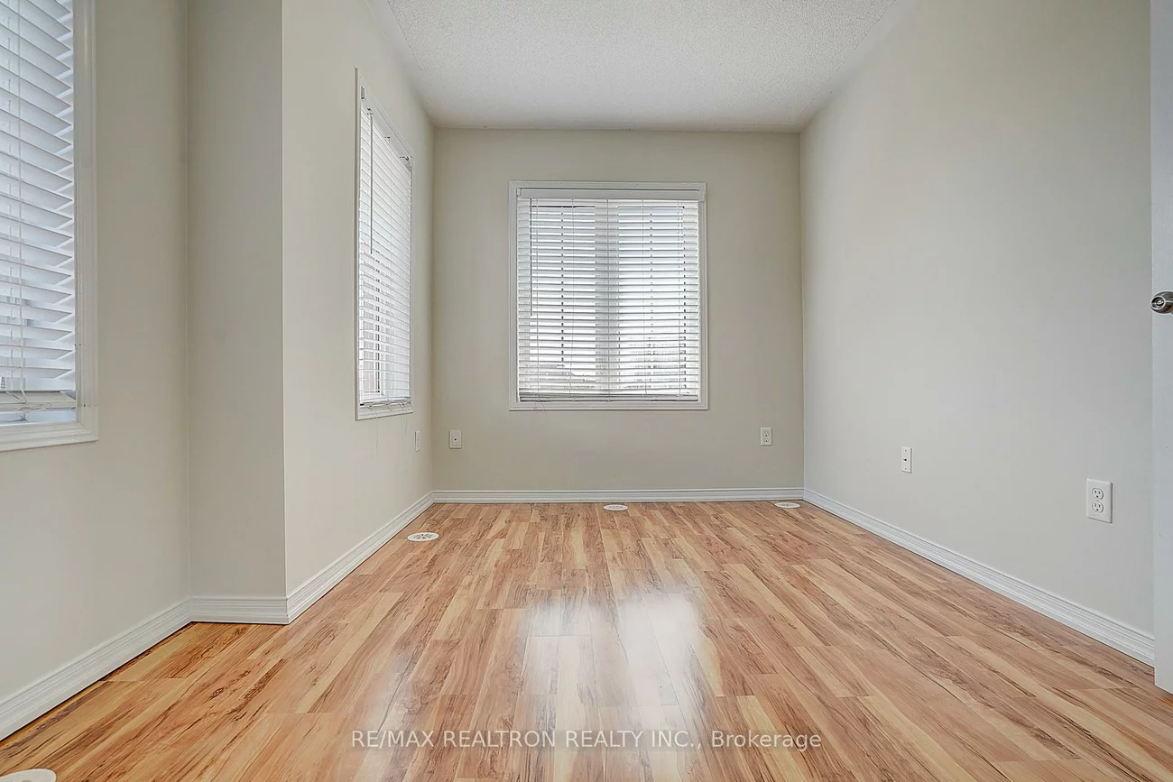 2492, Post, 1015 - RO River Oaks, Oakville