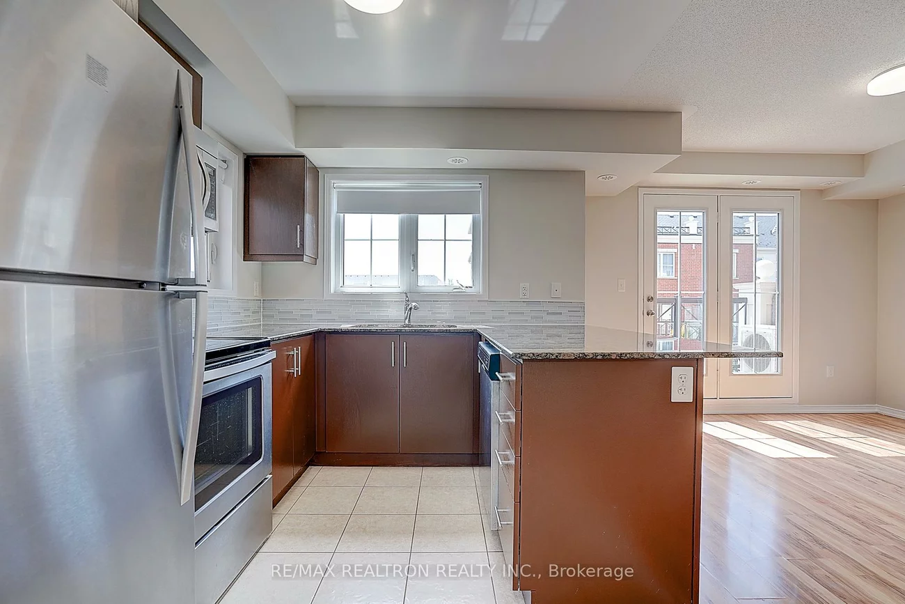 2492, Post, 1015 - RO River Oaks, Oakville