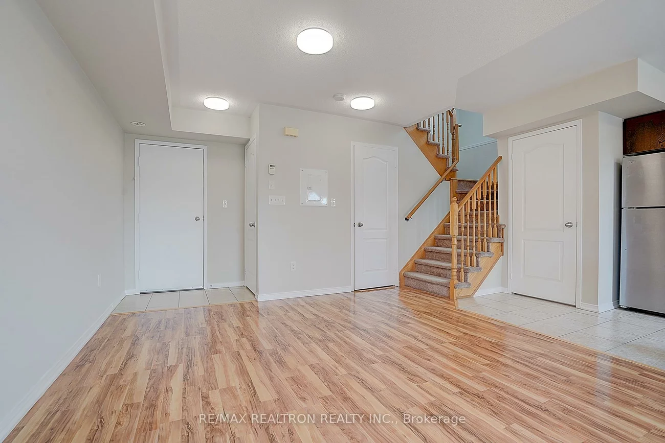 2492, Post, 1015 - RO River Oaks, Oakville