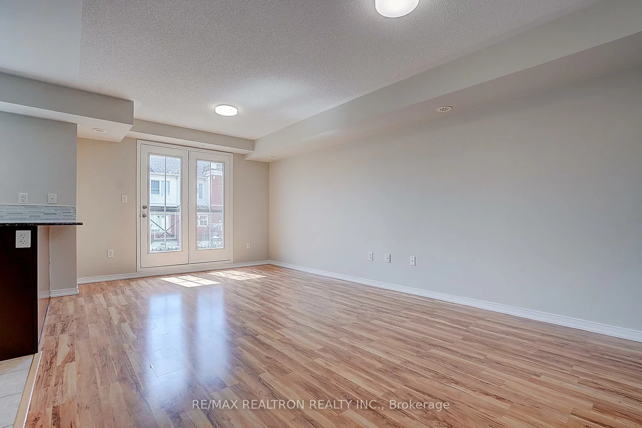 2492, Post, 1015 - RO River Oaks, Oakville